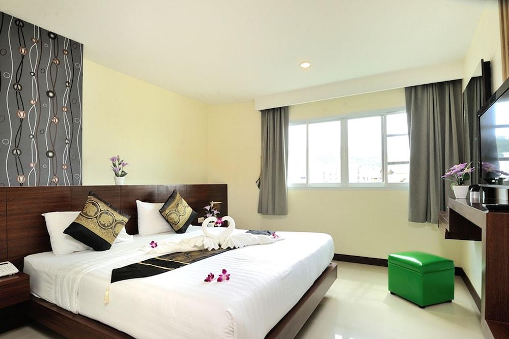 Pimrada Hotel Patong Exterior photo
